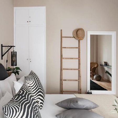 Your "Home Away From Home" - Phillopapou Hill Aten Exteriör bild