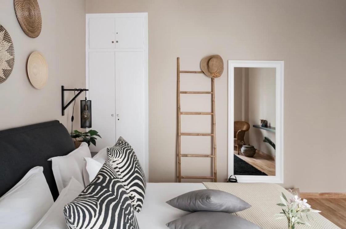 Your "Home Away From Home" - Phillopapou Hill Aten Exteriör bild