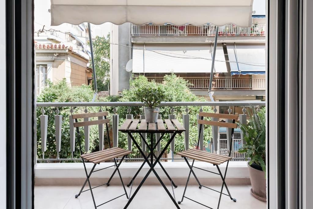 Your "Home Away From Home" - Phillopapou Hill Aten Exteriör bild