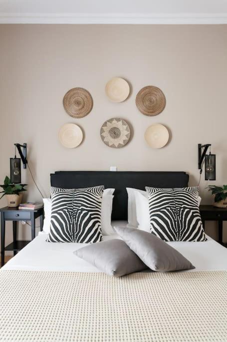 Your "Home Away From Home" - Phillopapou Hill Aten Exteriör bild