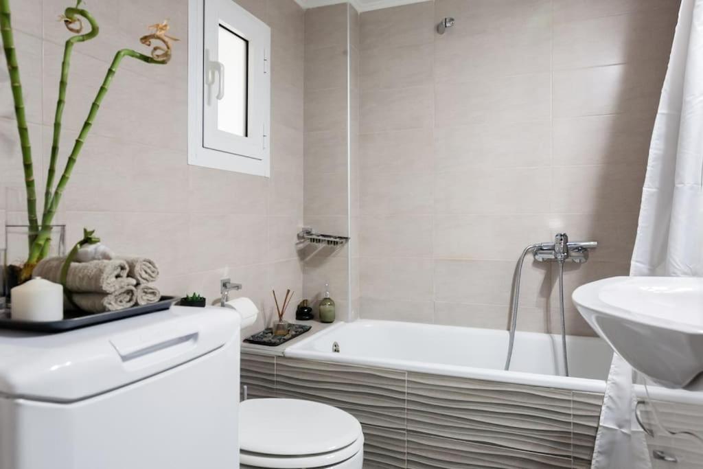 Your "Home Away From Home" - Phillopapou Hill Aten Exteriör bild