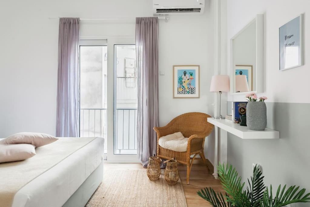 Your "Home Away From Home" - Phillopapou Hill Aten Exteriör bild