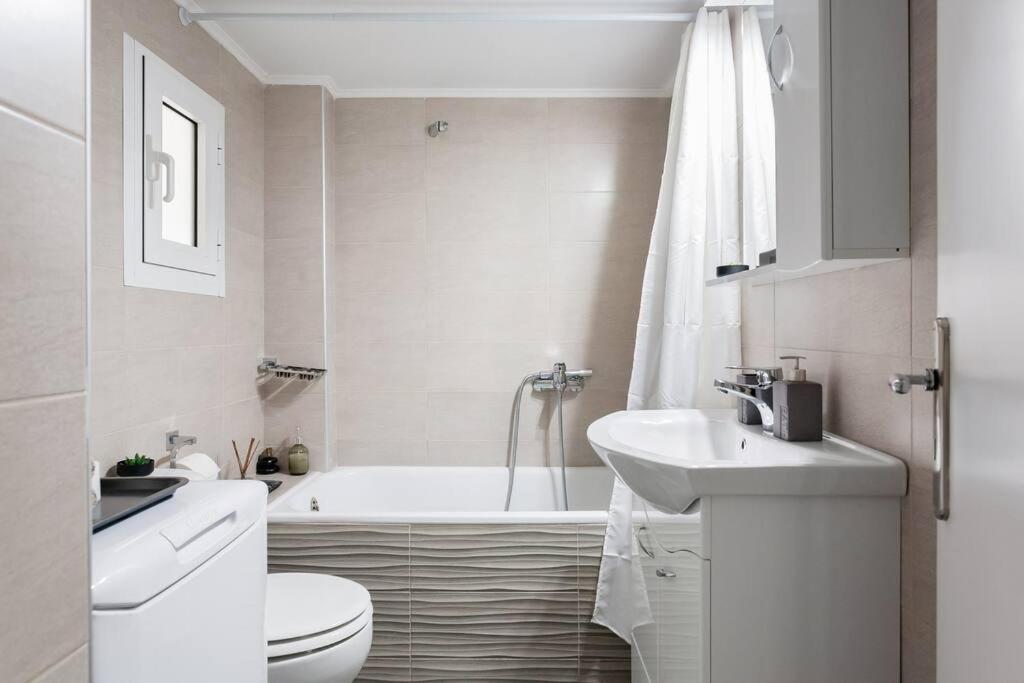 Your "Home Away From Home" - Phillopapou Hill Aten Exteriör bild