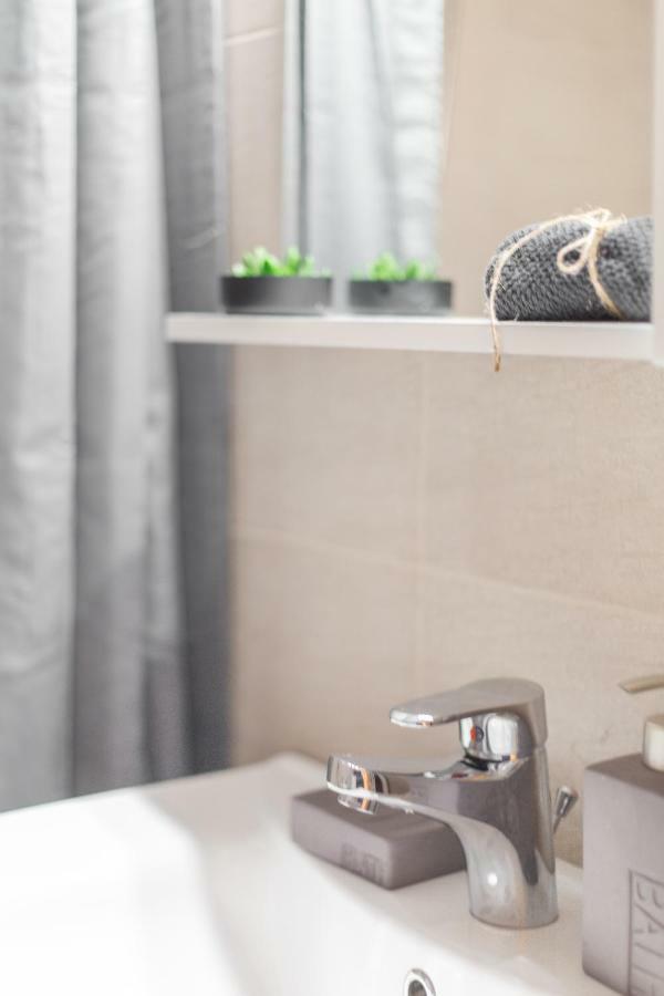 Your "Home Away From Home" - Phillopapou Hill Aten Exteriör bild